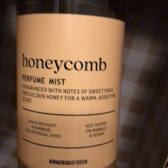 Bath and Body Works Honeycomb perfume mist-new - Picture 3 of 3